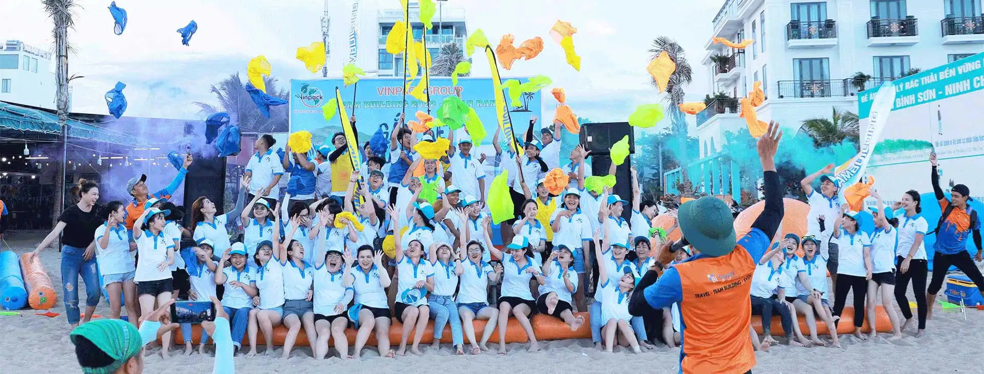 HOẠT ĐỘNG TEAM BUILDING