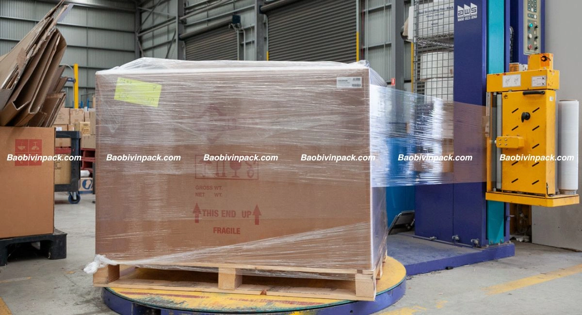 Màng PE quấn pallet bằng máy