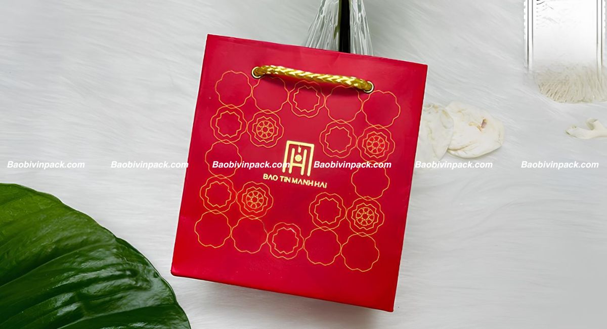 Mẫu túi giấy đựng trang sức sang trọng