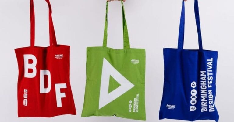 Nên Chọn Túi Vải Canvas Hay Túi Vải Không Dệt? Tìm Hiểu Sự Khác Biệt Và Lựa Chọn Phù Hợp